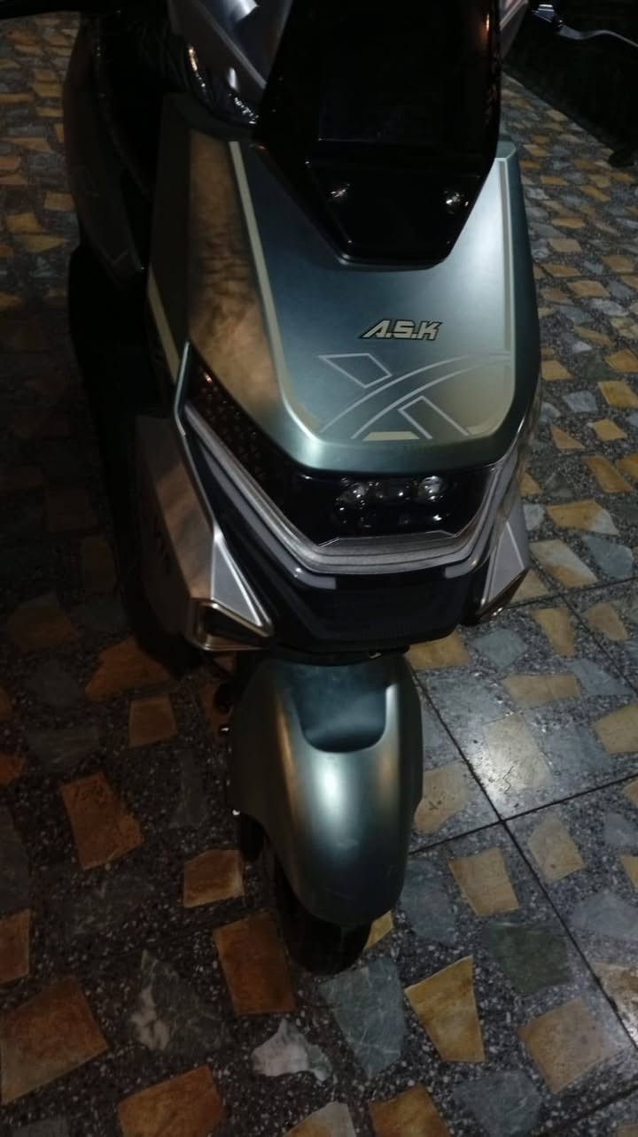 دراجه شحن  للبيع
1,سرعه تتراوح مابين 70،75
2,نضام بك خلفي 
3,دبال اشاره 
4,دسكات امامي خلفي 
5,دراجه حجم كبير 
6,سته بطاريات مسطره
7,نضام تثبيت سرعه
8,الرقم***********
9،السعر 750
 العنوان بغداد البلديات
