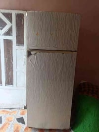 ثلاجه للبيع شغاله نقص فقط غاز الاستفسار الاتصال ع الرقم 07829770332
