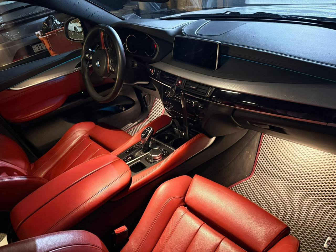 بيع او مراوس bmw 2018 وفوك ناصيه 
BMW X6 2018 سياره خليجيه 
ماشيه82 الف
مواصفات 
اربع ابواب شفط
داتا شو 
صندوك كهرباىي 
سماعات هارمنكاردن 
ام بكج بلاد من شركه 
لايت تفاعلي
داخل ماروني
كاميرات 360 
حساسات تفاعليه ويه الازدحامات مع الكاميرات 
شاشات خلفيه
دخول ذكي اربع ابواب فتح وقفل
سياره فحص يم الوكاله صدر جديد 
تايرات جديده
نصبتها كلش حلوه التايرات الخلفيه حجم 315

سياره وكاله مملعوب بيها طلع 320 حصان
بيها باب الخلفي مبدل نفس اللون  
كير مكينه مكفوله 
صور سونار البدي حنزلها ويه الصور
***********
مكان السياره بغداد الغزاليه
