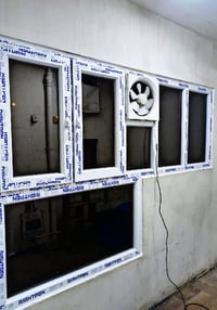 قاطع بالكون مطبخ • زجاج برونزي ٤ملم • ساحة ٧٠١