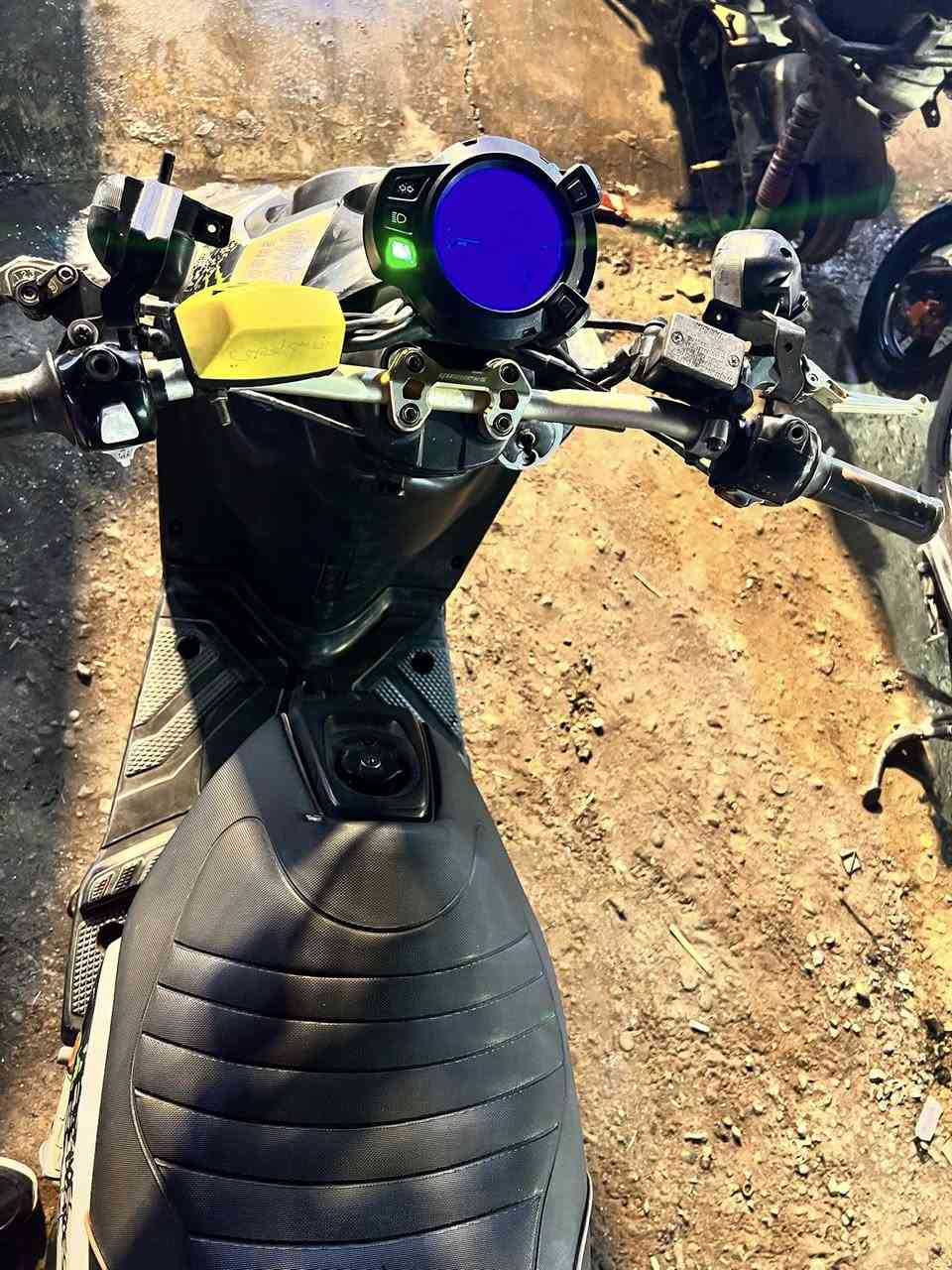 سلام عليكم دراجه سكنس جبلي لا مفتوحه  ولا مبدل شي كلها بلادي تزويد دبلات ستيرن يدات  بريك كله بلادي شلعه معدل شرط تطير نضيفه مرتبه احله من صوره سعر ٩٠٠ مكاني  حيور قرب جامع لفردوس ***********
