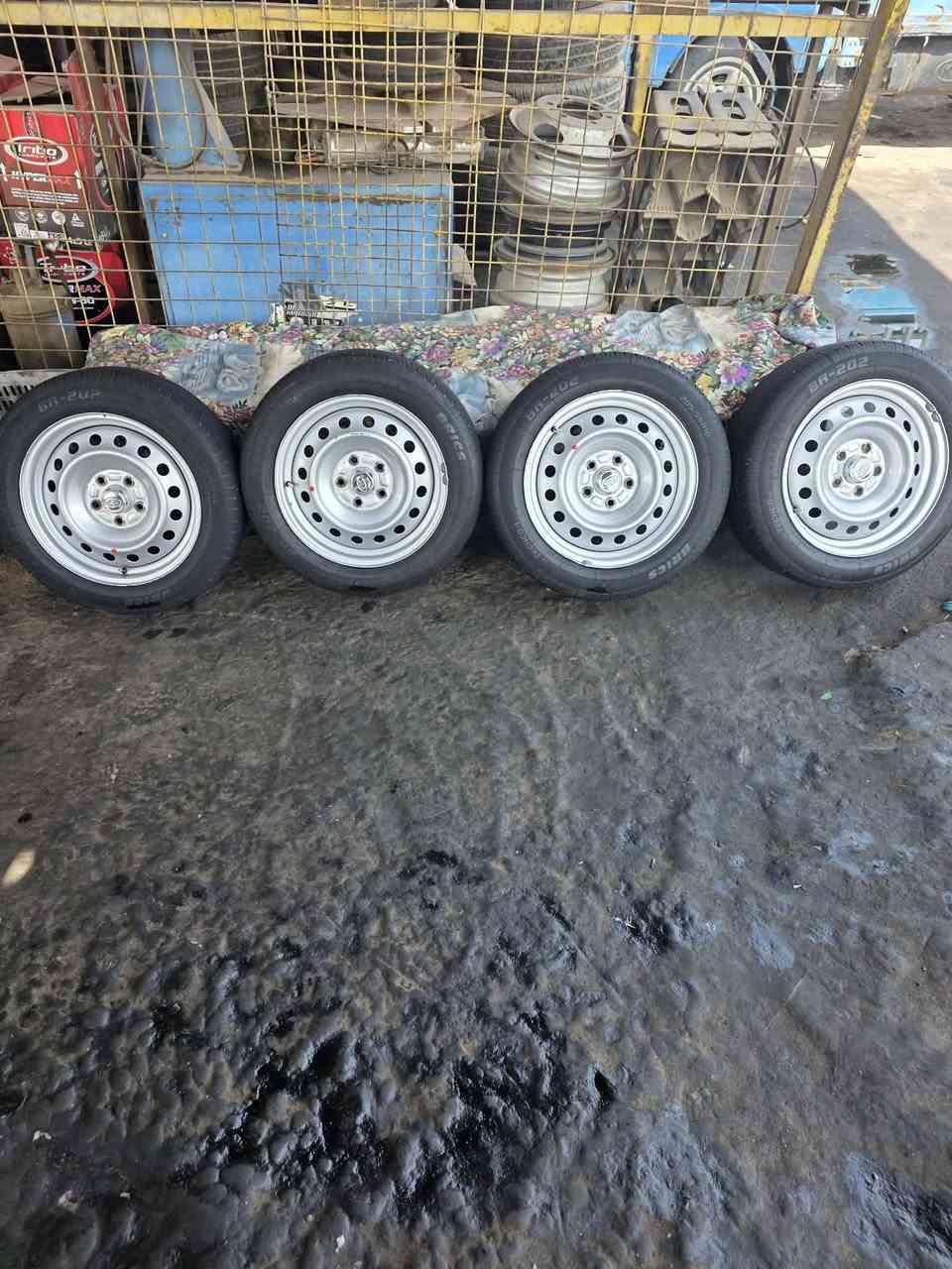 اسلام عليكم تايرات للبيع مال فورتي انتره حجم 16 سعرهن 225 مكاني محموديه ناحيه الرشيد ***********
