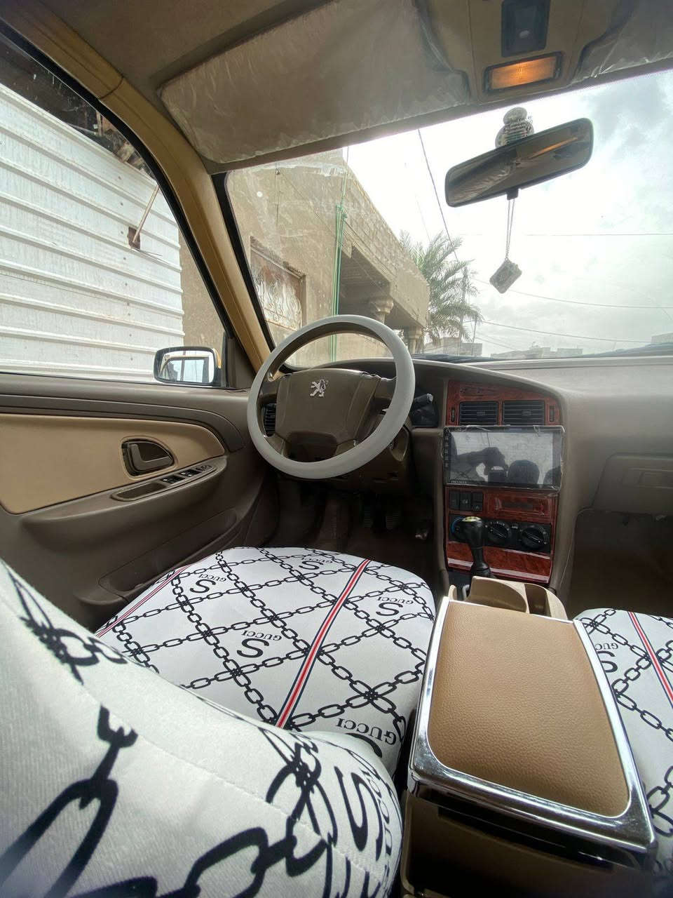 السلام عليكم بيجو أكد 2016 مصفرة هيئة وغرامات رقم انكليزي بسمي طخة خفيفة بالجاملغ خلف السايق كهربائياتها كلهة كاملة وسنتر لك *********** /***********
