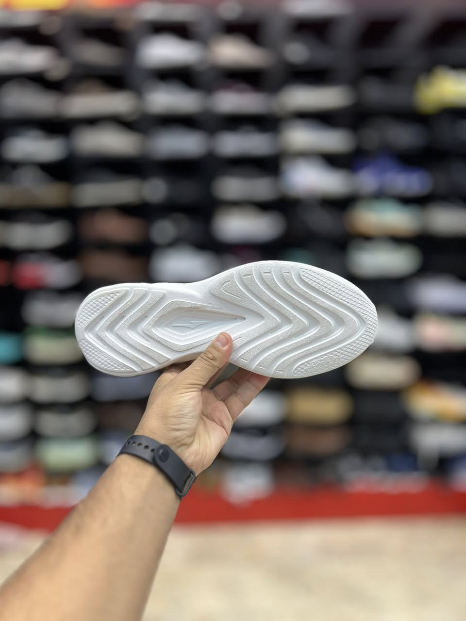 ماركة ERKE
نضام الكرته
طبي خفيف
قياس 43
العنوآن نجف ملحق الروان 
توصيل 🚚 محافظات 6 داخل النجف3 
*********** واتساب
