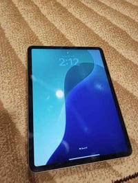 ايباد برو  m2 للبيع ما مفتوح ذاكره256 بطارية ما أدري شكد لازم بل حاسبه...