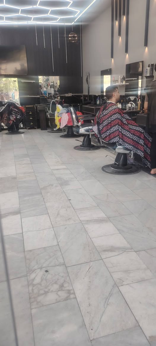 السلام عليكم صالون بحاجه الى حلاقين موقعه بغداد العامريه مجمع نادي الخطوط
***********واتساب
