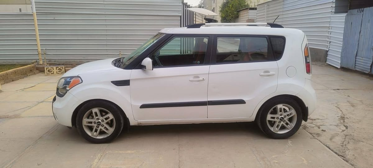 كيا صول 2011 وارد امريكي
مرفق السونار معها ،محرك 2000 ، رقم انبار بأسمي
سنويه 2030 ، رقم انكليزي ، ماشيه 137 الف ميل 
السعر 85$ وبيها مجال بسيط ، 
الرقم ***********, ***********
