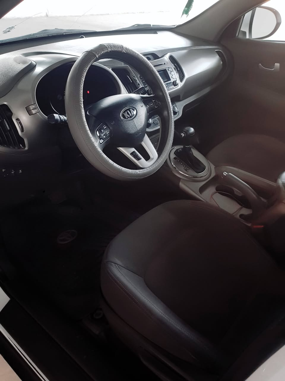 السلام عليكم/ سبورتج ٢٠١٤ خليجيه /بحاله جيده جدا مكفواله من الصبغ والضربه بيه بابنيد بارد جدا بسيط .رقم اربيل محرك دوش بحاله جيده/ السعر ١٥٥ شامل رسوم الوكاله ومكاتبه تدللون /الحسيني للسيارات ضمان وامان ***********
