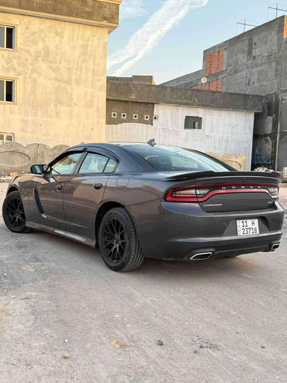 جارجر 2018 sxt plus 
شاشة جبيرة كار بلي 
كشنات حظن تدفئة  
مكينه كير كفالة 
حدادة جديدة امامي وخلفي 
طخم تاير جديد 
محدث srt كت اصلي درجة اولى 
حادث امريكا بس دعامية 
وبالعراق صار بيها مكانات صبغ صغار مثل ما موضح بالصور بالاضافة الى الجاملق الخلفي بي صبغ همين بدون قطرة دواخل لا شواصي ولا لغود كلهن سليمات 
رقم بغداد بأسمي 
ماشية 118 الف 
*********** ابو الخصيب, البصرة
