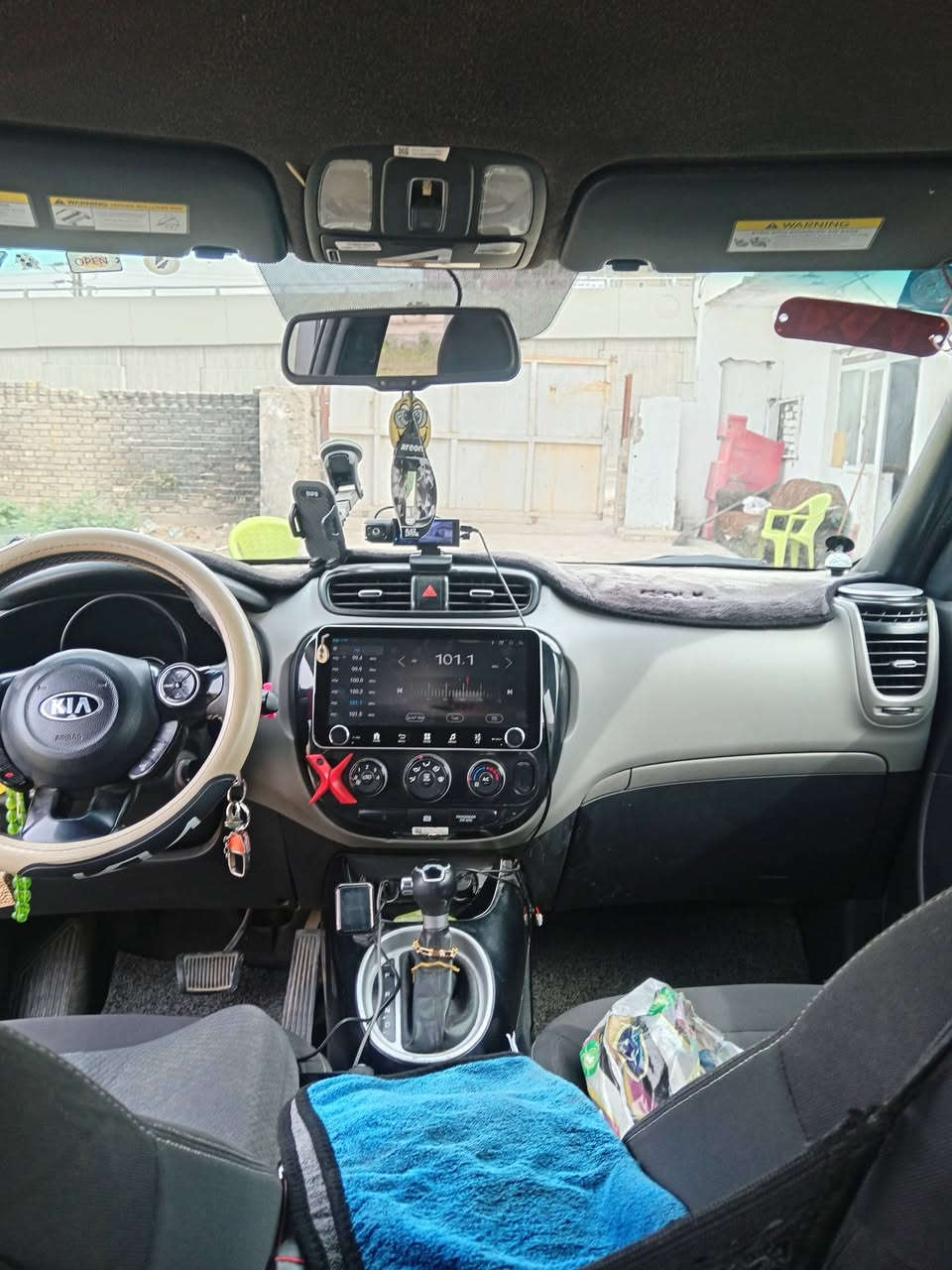 السلام عليكم كيه صول ٢٠١٥ سونار بلا منشور مكينه كير تبريد خير من الله السعر ١٠٥ وبيه مجال رقم الهاتف *********** ابو هادي مكان السياره بغداد الزعفرانيه والشراي يجي ويدلل واذ اكو مراوس فورتي ٢٠ وفوك عادي انطي فرق
