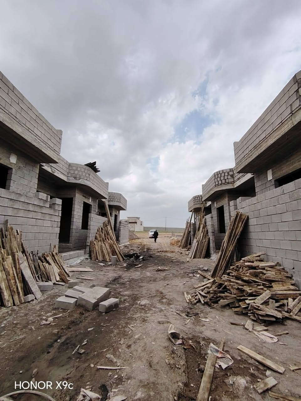 🏠 ثلث هياكل للبيع في حي القوسيات، خلف المدرسة الصينية.

- المساحة: 110 متر مربع لكل هيكل
- يتكون من:
- غرفتين نوم
- هول
- استقبال
- مشتملات
- مطبخ
- كراج
- سند زراعي نموذج 25 حق التصرف، سند أبيض
- وصل بلدية
- خدمات:
- ماء
- كهرباء
- التبليط: 150 متر
- الموقع مميز جدا 🌐، مكان مرتفع
- اساس بادلو حديد، بناء حديث
- السعر: 27 مليون، قابل للتفاوض

للاستفسار:
- ***********
