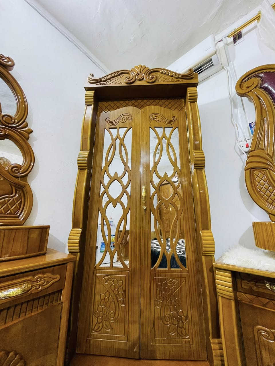 غرفه عراقيه نظيفه  ضخمه البيع سعر 900 وبيه مجال قليل عنوان زبير  ***********   رجآ مو شراي لا يتصل
