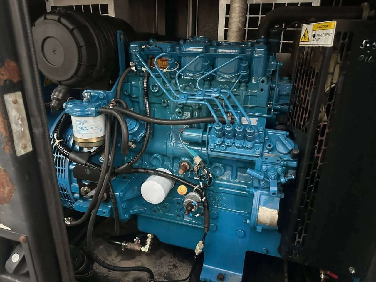 تحيه طيبه 

مولد النوع بيركنز انكليزي ٤ بستم بزون ٢٢ كيفي انكليزي اصلي افجي ولسن نوع التوليد ستامفور انكليزي حديث المحرك ورأس التوليد مكفول من الفتح والتبديل دخول جديد وارد استرالي نظام حماية متكامل إطفاء وتشغيل ذاتي اوتو 

العنوان بابل الشوملي 

للتواصل الاتصال على الرقم
***********
علي الأكبر السلطاني 

يتوفر لدينا جميع احجام المولدات بكافة الانواع 

يتوفر توصيل 

لسنا الوحيدين لكننا الأفضل ✅✔️
