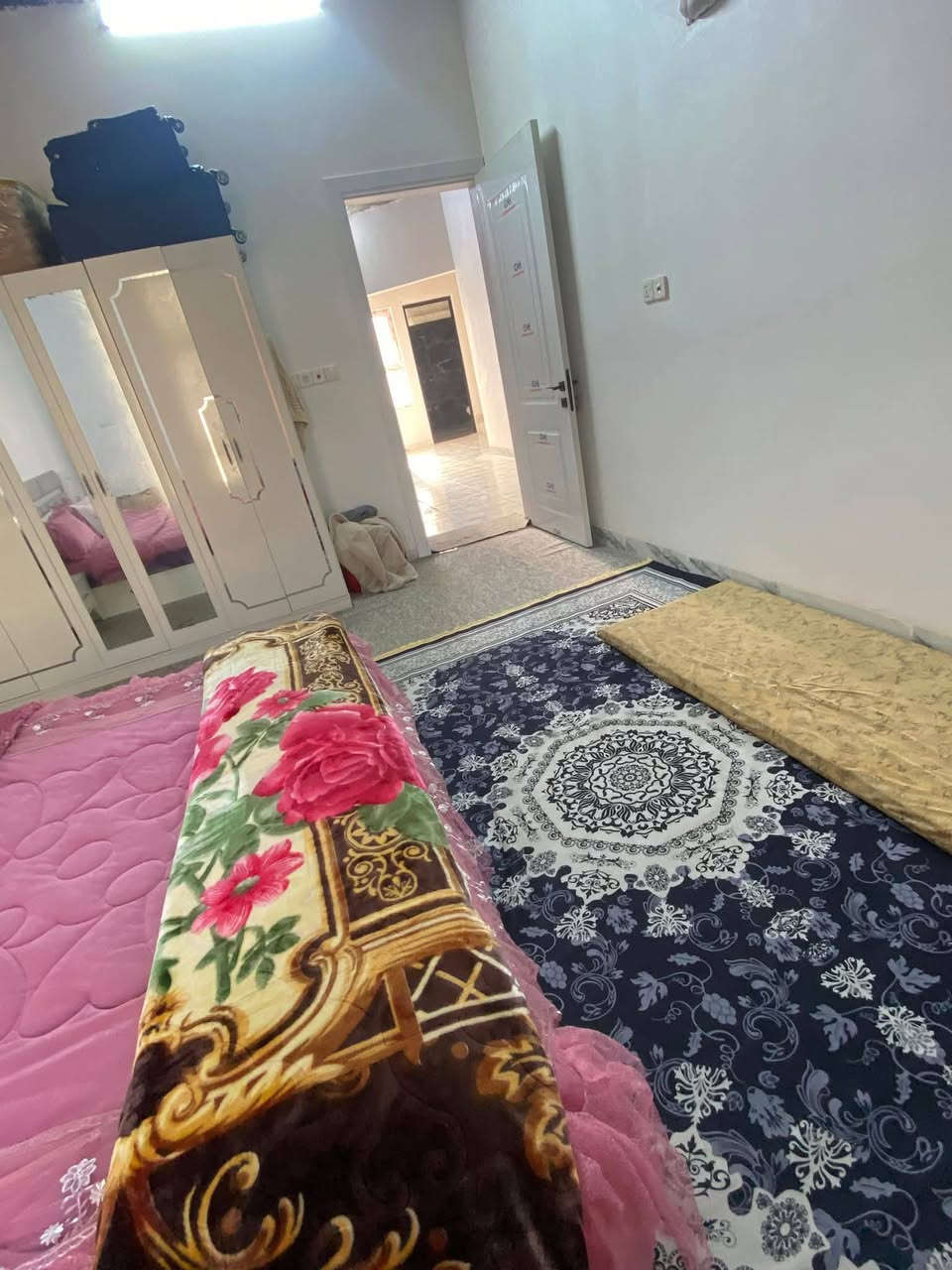 بيت للبيع التعليم العالي جمعيه النفط
نهايه سايدين التعليم قرب التربيه الثانيه 
الاتصال ***********
مطلوب اقساط للجمعيه ١٠ مليون 
سعر ١٠٠ مليون القسط ينزل من السعر 
وبيه مجال بسيط
