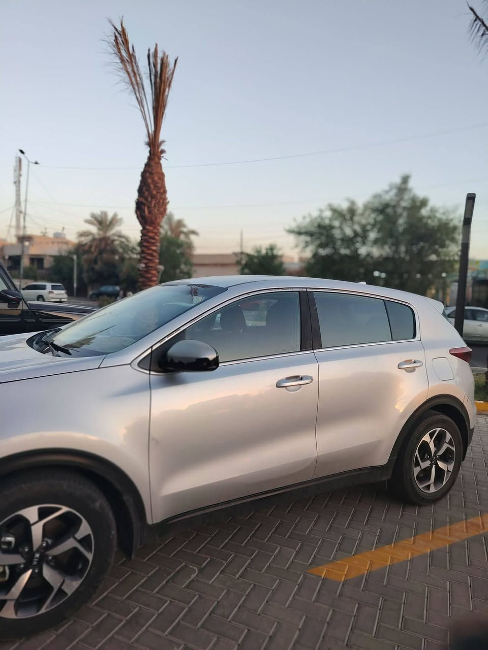 سلام عليكم
سبورتج 2020 لون سلفر  XL وارد امريكي رقم انبار  مواصفات حساسات اماميه تنبيه السايق  شاشه جبيره تبريد امامي خلفي تحكمات استيرن حادثها جاملغ الايسر جه السايق فقط بدون ايرباك ايرباكات سليمه موضح بل منشور   كير ومكينه كفاله سياره حلوه وخير من الله السعر ١٧٠ وبيه مجال 

الرقم؛ ***********

 بغداد حي الجهاد
