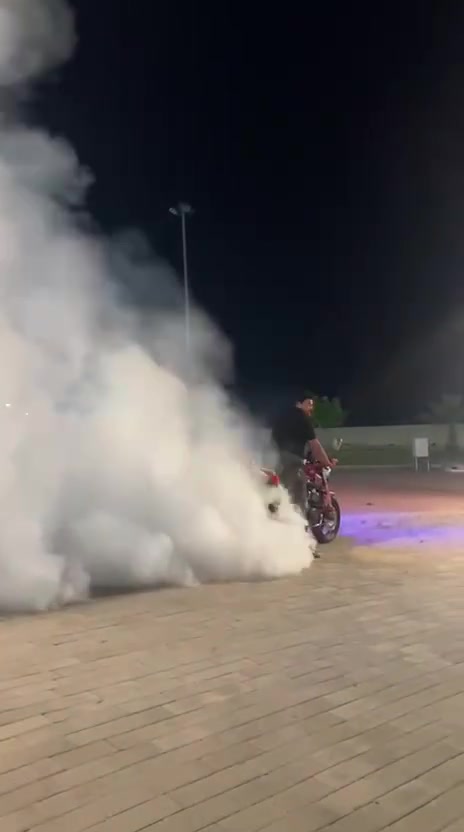 سيبي 400 مكان رمادي) صور كدامك هيه سولف بنضافه سعر قفل قفل بواحد و300 متوازي ع فلوس بيع سريع تواصل ***********
