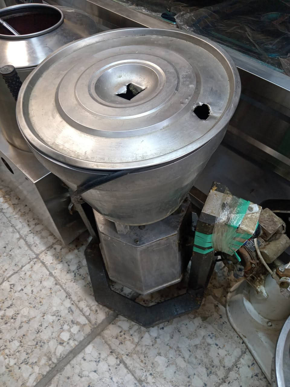 مكينه بارستا 
مكينه ازبري 
عارضه مقبلات 12بلانك
شوايه كص مزدوجه
طباخ 6عين
خلاط حمص سوري 
عجانه 15كيلو سوري
للبيع الاستفسار اتصال او واتساب ***********
غير متواجد بلفيس اي استفسار
