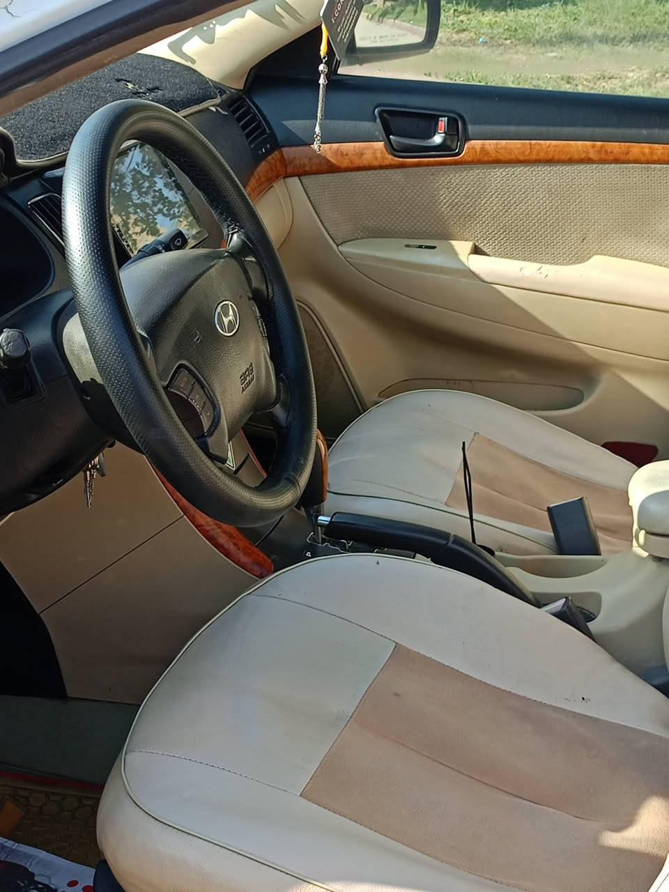 سياره سوناته الفين وعشره صبغ عام بدون ظرر خليجي محرك الفين وربعميه دوش مكلف بنشر رقم الهاتف ***********
