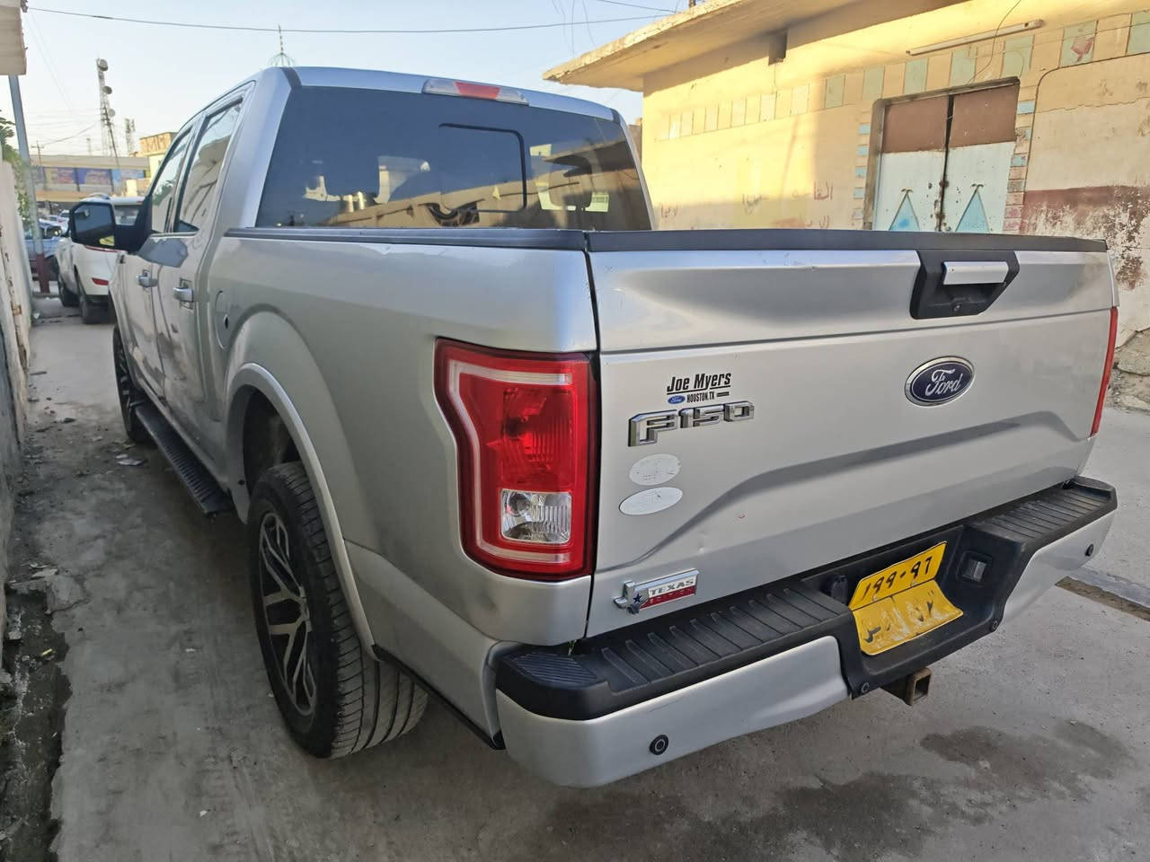 السلام عليكم.
فورد F150 للبيع بسعر مناسب جداً 
موديل 17 محرك 8 تنفس طبيعي كير طرح بدي قصير باب طويل المرغوب للتواصل على الارقام التالي ملاحظة شراي خابرني مو شراي لا تخابر ارجوك 
***********
***********
