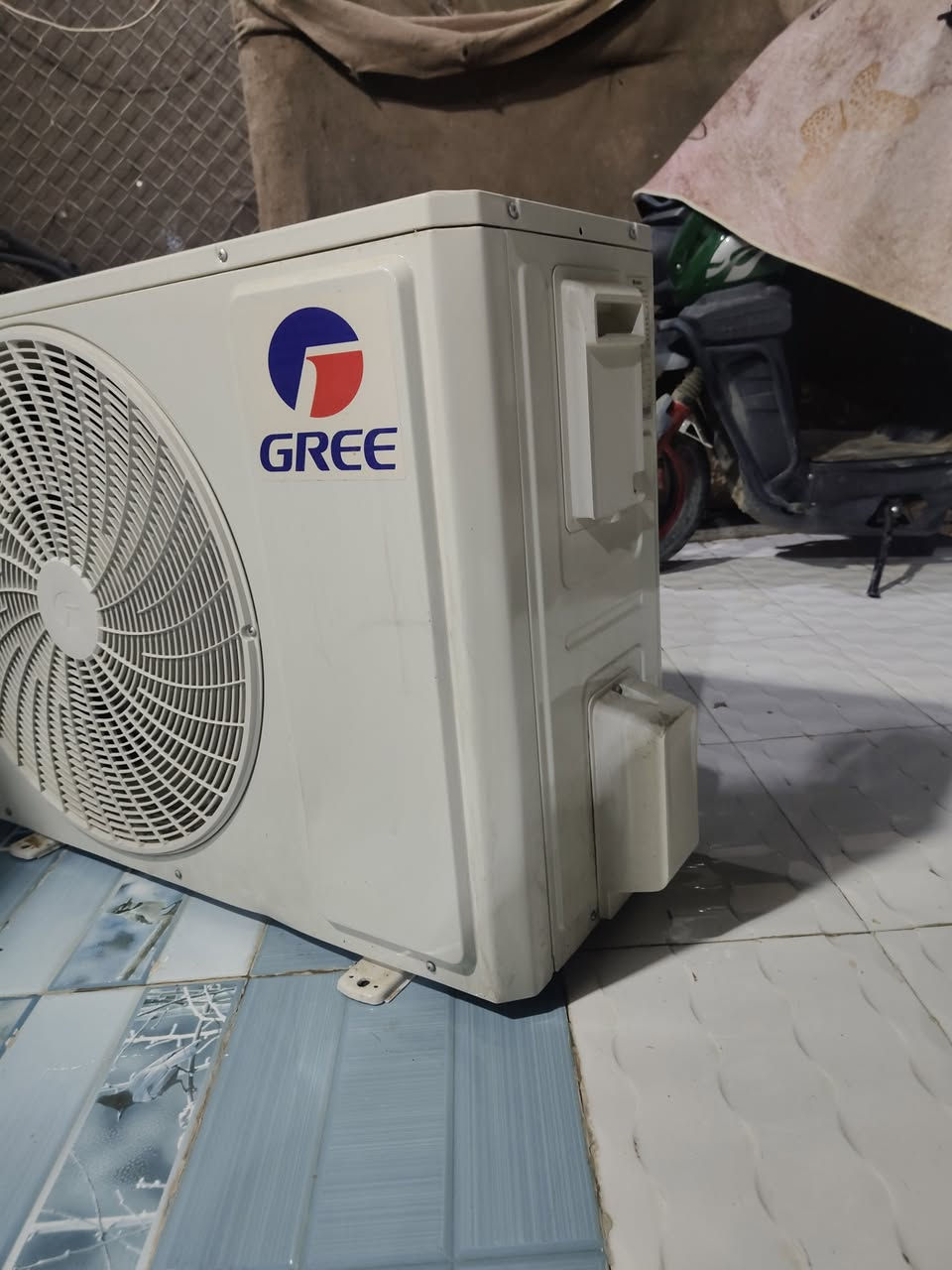 السلام عليكم سببت للبيع مستخدم سبوع واحد فقط مثل ما موضح بل الصورة نضافته ميه بل ميه شغال غازه مضبوط المكان أبو غرق ***********
