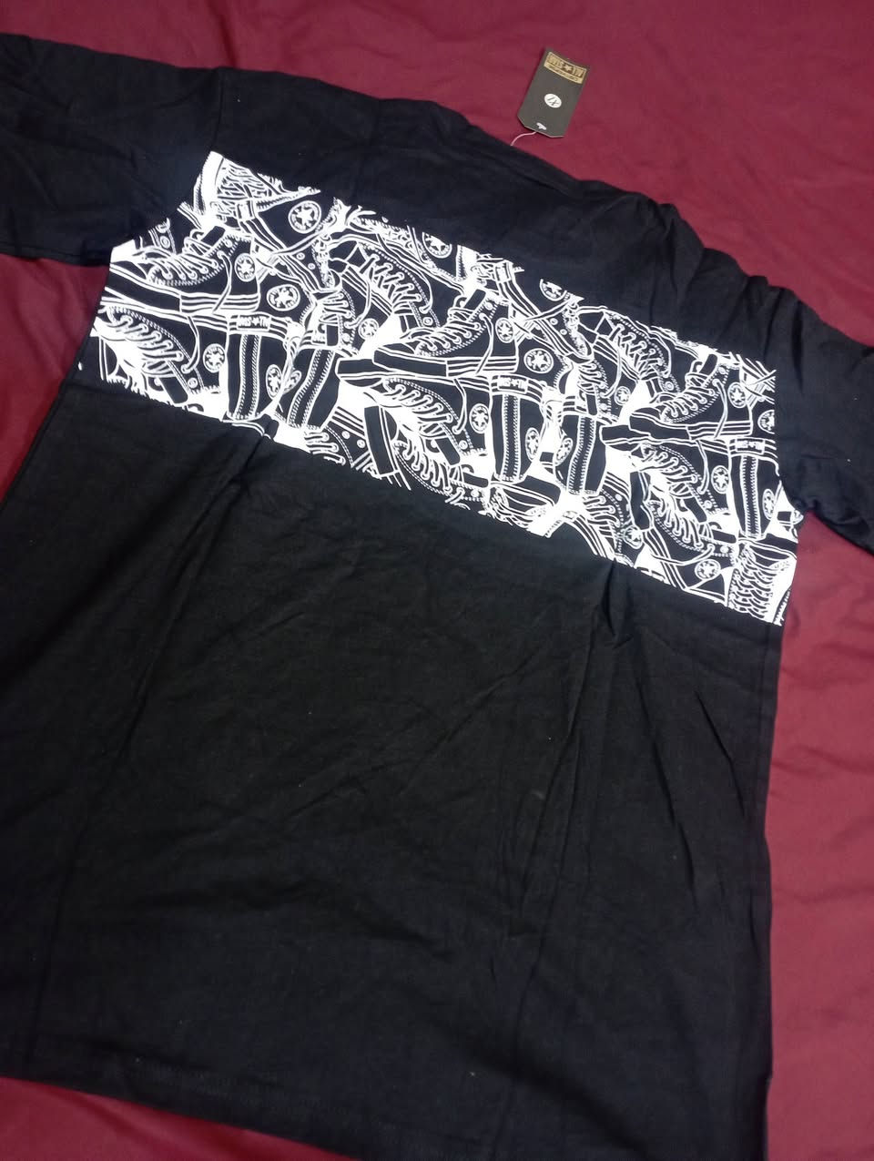 السلام عليكم
عندي تيشيرتات وبجايم  رجالية ، نسائية 
ماركات عالمية أوربية جديد 
قطع مختلفة سعر المفرد من 5000 إلى 7000 حسب الموديل 
عندي تقريبا 200 قطعة الي يريدهن شلع يتواصل خاص 
أو على الواتساب ***********
