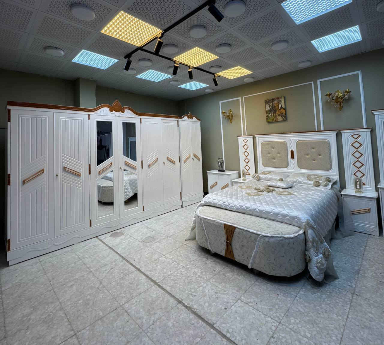 السعر مليون و50 الف  دينار فقط  وبيها مجال بسيط

سعر الشازلون الخزان 75 الف 

سعر الشازلون المقعد 50 الف 

غرفه نوم داخل معاكس خشب 3 ملم
خارج تحفير sns انديف 5 ملم

الصبغ حراري درجة اولى

6باب  متكونه من 9قطع

زاويه تصميم كنتوري بارتفاع الكنتور

السرير بلاويد اسود 6ارجل

قياس الكنتور ارتفاع 2.40 وعرض 3.20

النقل والشد مجاناً داخل بغداد 
أطراف 50

يوجد توصيل الى جميع المحافضات وباسعار مناسبه

للحجز والاستفسار مراسله الصفحة او واتساب *********** 
G
