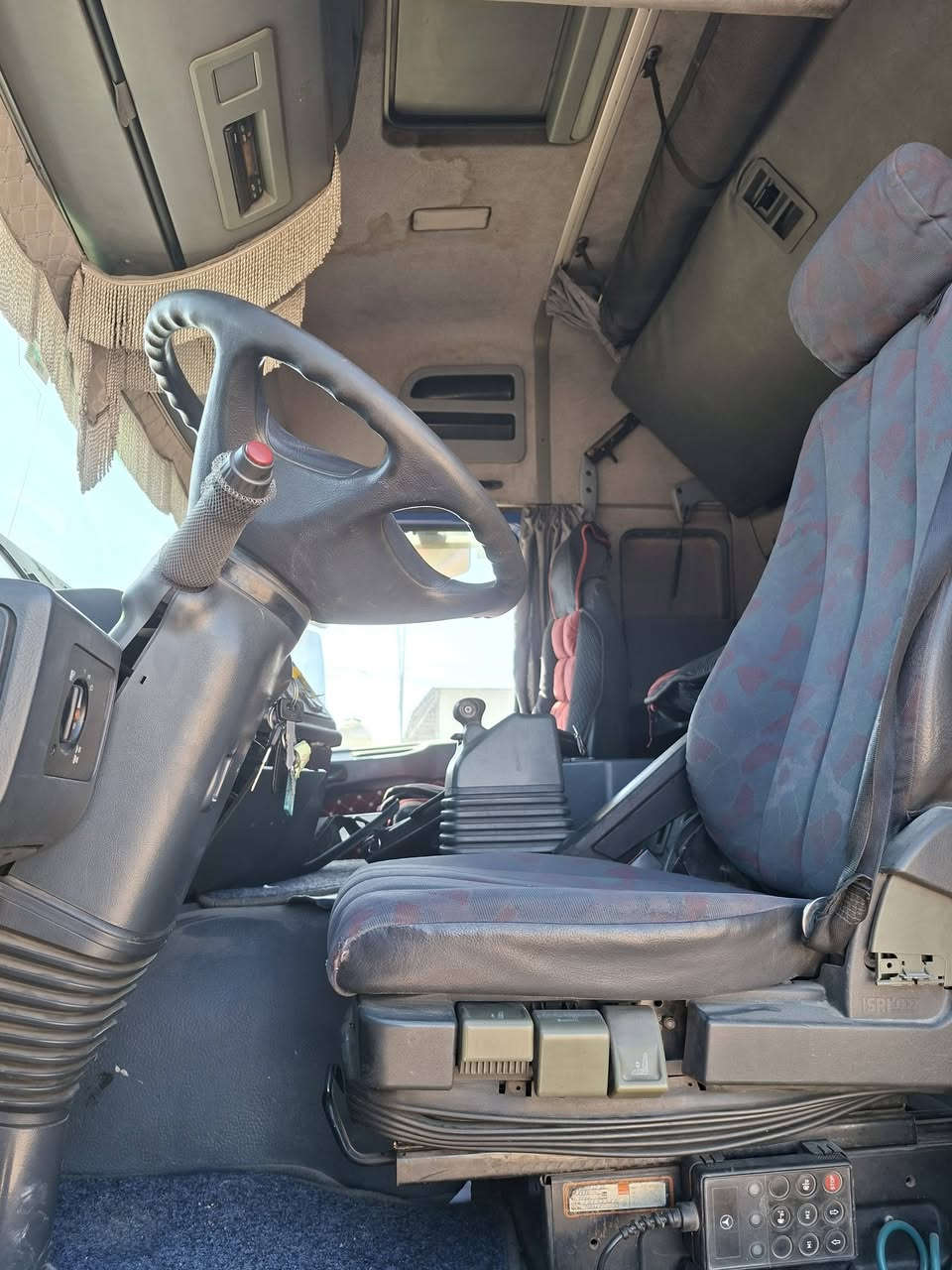 مارسيدس اكتروس اللبيع موديل 1997 الحجم 1840 طوناج جي بي اس تانكي موديل 2015 عنوان الانبار الرمادي خمسة كيلو خط سريع رقم الهاتف ***********
