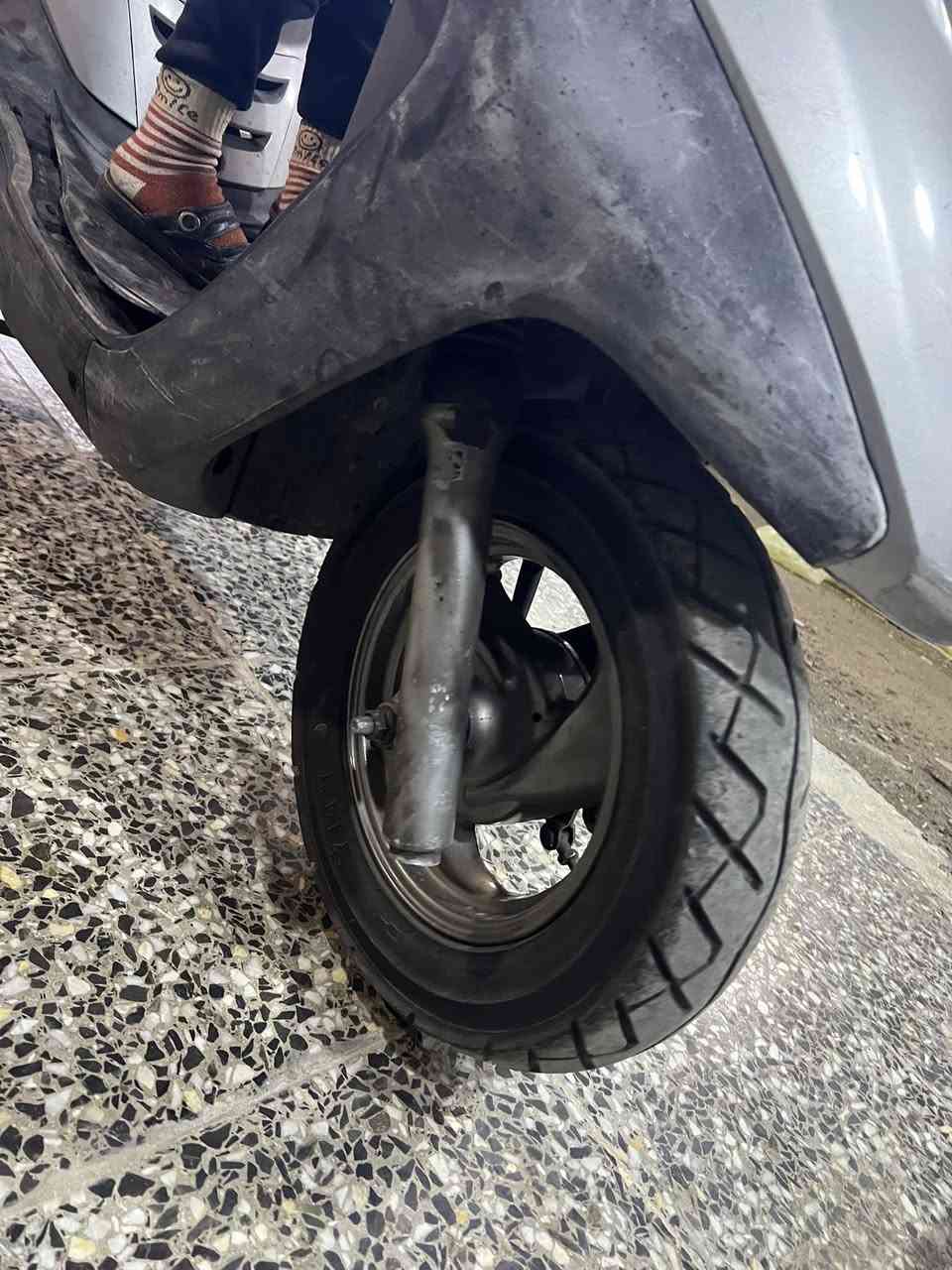 السلام عليكم
بريز كابريتر جديده صار  خمس ايام نزلتها من الحاوية 

كل كفراتها نفس الختم 

ماشيه 6000 فقط 

السعر 950

العنوان الشعب             ***********-
