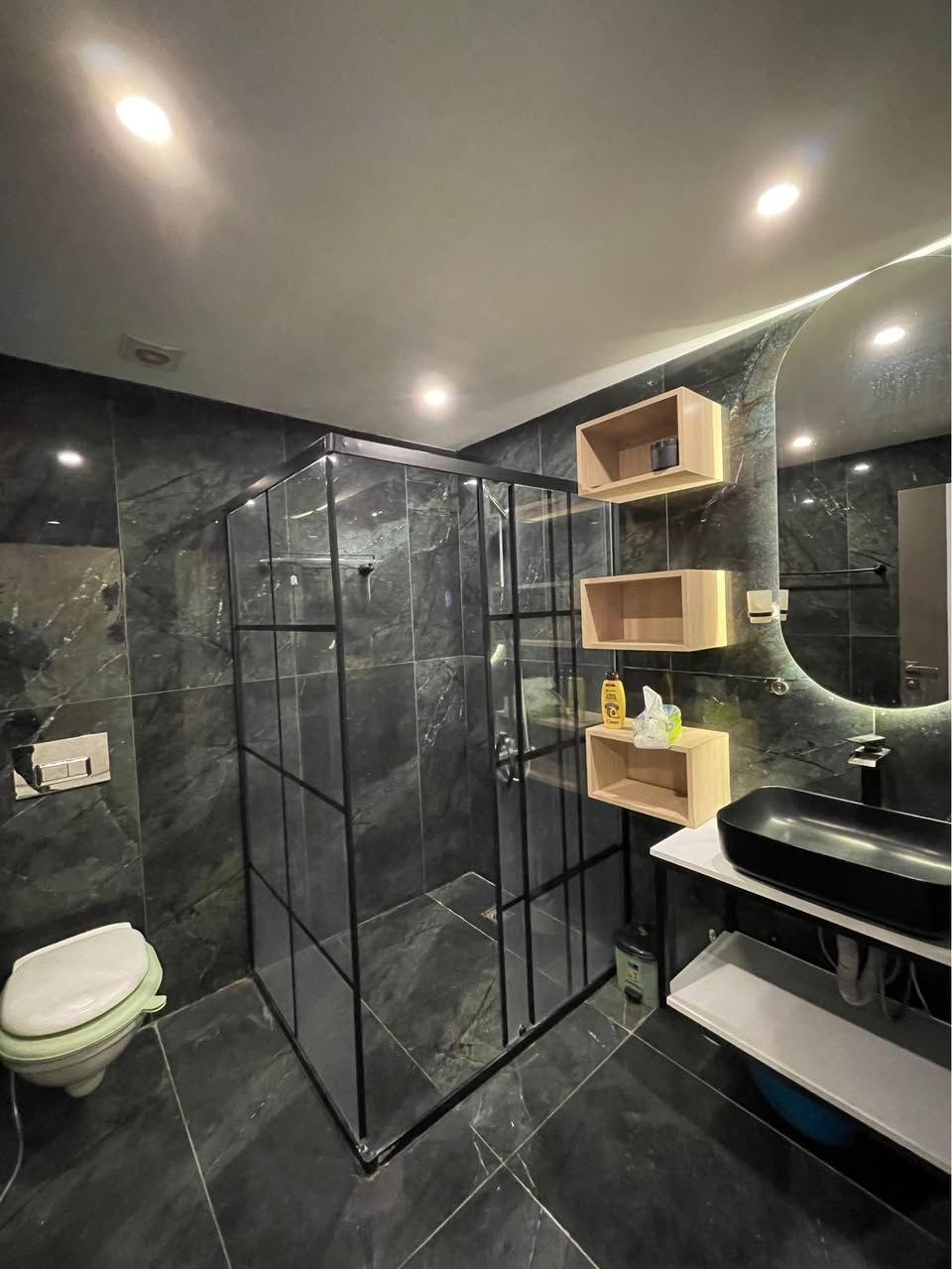 شقة مفروشة للإيجار 
ثلاث غرفه و صالة
٢ حمامات 
مخزن و بلکون 
المساحة ١٨٩م 
السعر ٨٠٠$
————————-
شووقەی ڕاخراو بۆ کرێ
سێ ژوور و هۆڵ
دوو توالێت و حمام 
مەخزەن و بەلەکۆن 
ڕووبەری ١٨٩م 
نرخی ٨٠٠$

بۆ زانینی ناو نیشان و زانیاری زیاتر 
0750 374 7727 أربيل, العراق
