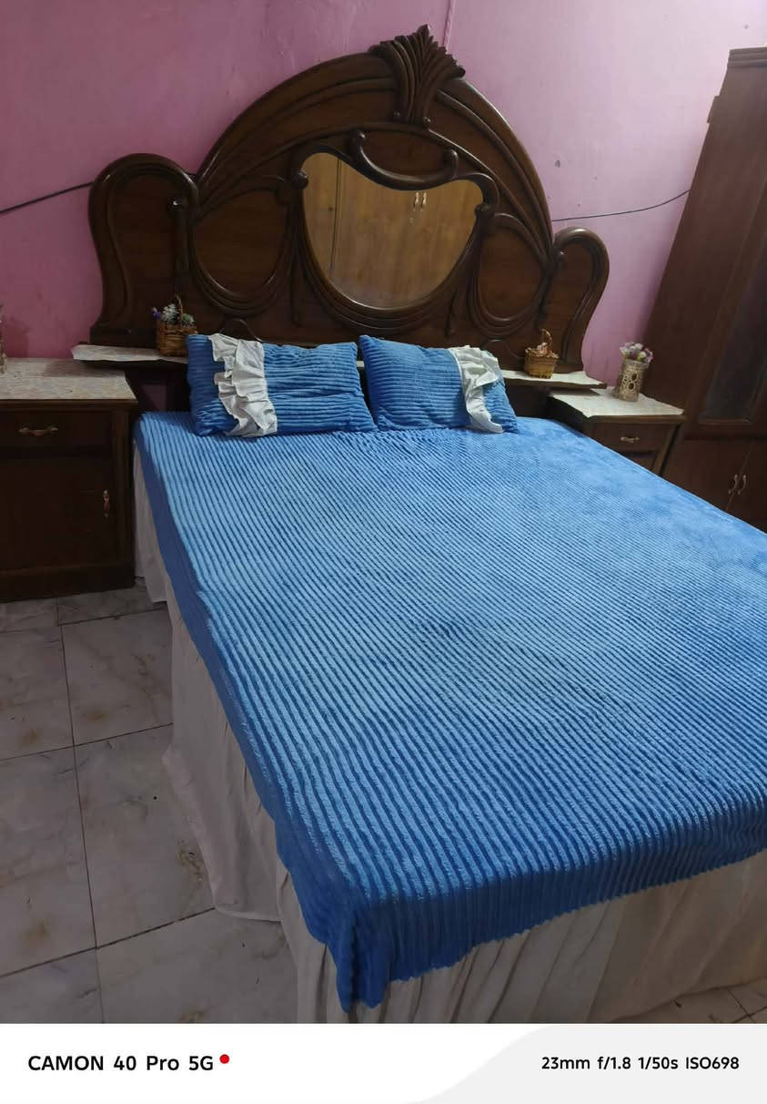 غرفة نوم للبيع سعر 500 مال محتاج وبيها مجال للشراي العنوان حي العسكري شارع الصدر الثالث مكلف بالنشر الاستفسار الرقم ***********
