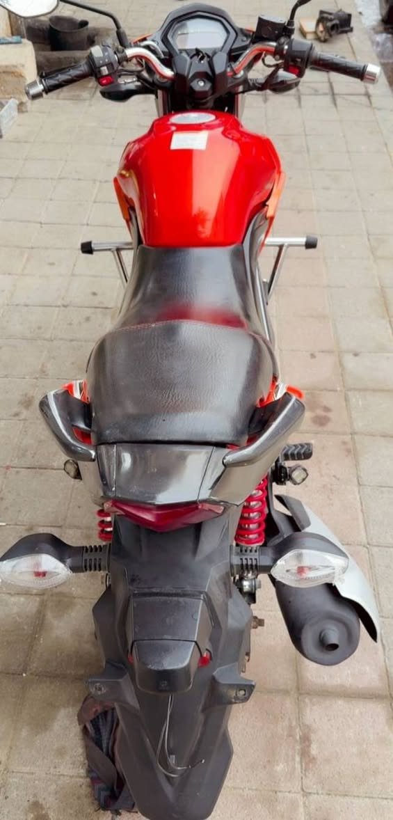 السلام عليكم ورحمة الله وبركاته هاوجي موديل ٢٠ نضيفه اي نقص ما بيها السعر ١٤ ورقه  العنوان رمادي شارع البريد مقابل باب البريد ورشة انس القيسي للإستفسار الاتصال با الرقم ***********
