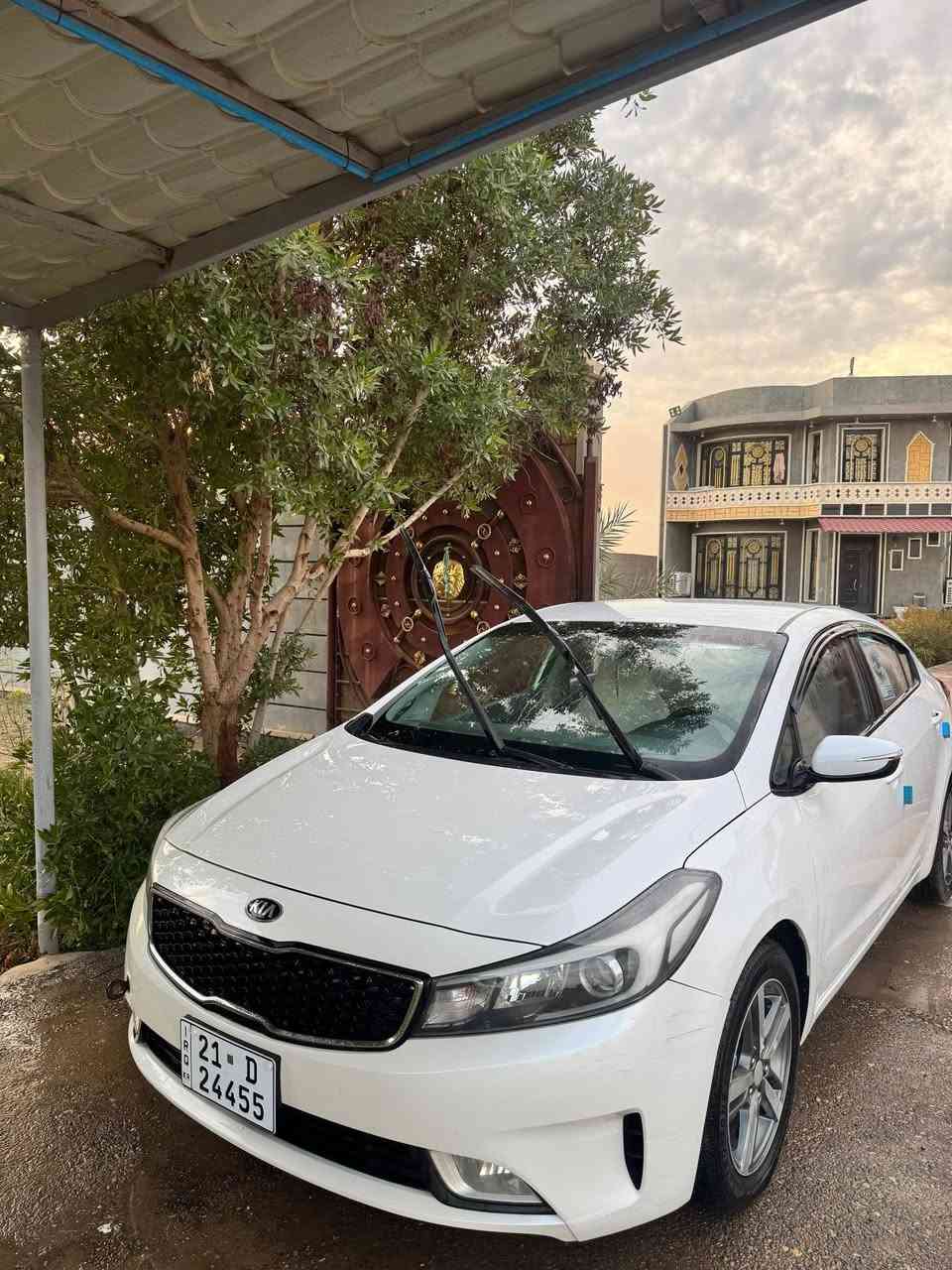 سيراتو2017 خليجي رقم سليمانيه الجديد
سياره جديده مابيها نقص
نص مواصفات
مكفولة من صبغ تبديل بيها بارد قليل 
واسط الزبيدية 
***********
