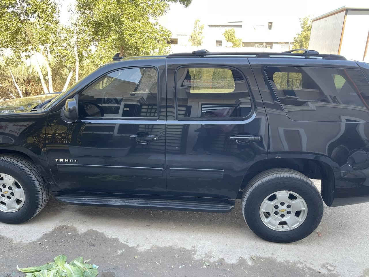 سلام عليكم تاهو ادوات موديل 2011 مكفوله من الكص سياره مابيهة حادث نضيفه المكان بغداد بلديات السعر 95  ***********
