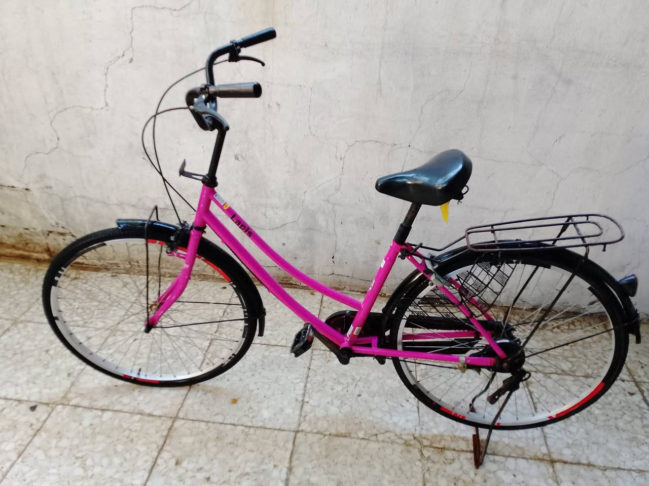 عندي بايسكل البيع جديد سعر 90 بي مجال الطيبين العنوان بغداد المشتل تلفون ***********
