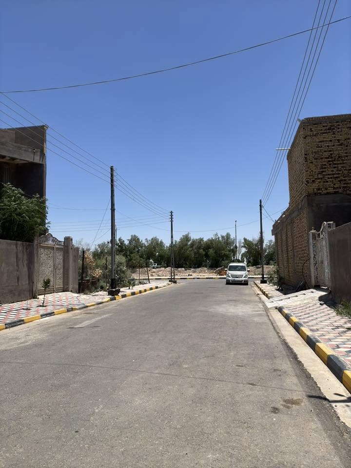 دار للبيع 
الحقل الاول 
ثاني بيت ع شارع السعيده 
المساحه ٢٥٠ 
***********
