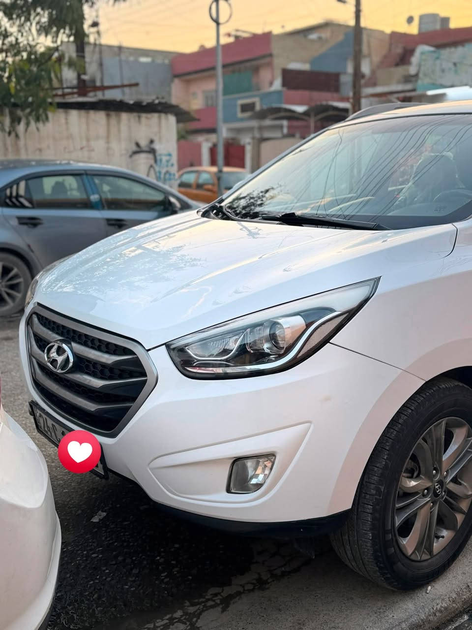 السلام عليكم ورحمة الله وبركاته سياره للبيع توكسن 2015 سياره جديدة السعر 170
محرك شرط... 
كير شرط... 
مواصفات
شاشه
تبريد قطعتين ثلج
كشنات جلد
خمسه ويل
ليت زينون عالي ناصي بلاجكتور
موصفات التوكسن معروف
سياره جديدة ماتصرف عليها كلشي
كورك *********** تواصل واتساب
زين ***********....
