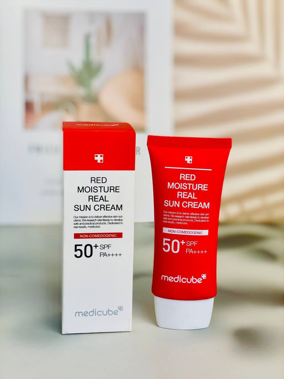 واقي Medicube
‏Red Moisture Real Sun Cream + +🇵🇭🇵🇭🇵🇭
‏konya.beauty
هو كريم واقي شمسي يومي للبشرة الحساسة.
يتميز بتركيبة مرطبة بنسبة 67% لا تترك طبقة بيضاء لزجة على البشرة.😍
يوفر حماية قوية من الأشعة فوق البنفسجية (SPF50+ PA++++).
‏Aqua Ceramade المهدئ للبشرة و Dermatic-AC يحتوي على مركب😌😌
لتعزيز حاجز الرطوبة
يمنح البشرة ترطيبًا ويحميها من التلف الناتج عن الشمس
المنشا الفلبين الاصلي 🇵🇭 
الحجز والاستفسار 
خاص
🚘يوجد خدمة توصيل لجميع محافضات العراق 🚘


**إذا كنت صاحب هذا الإعلان وتريد حذفه لأي سبب، رجاءا أرسل رسالة إلى الدعم الفني**