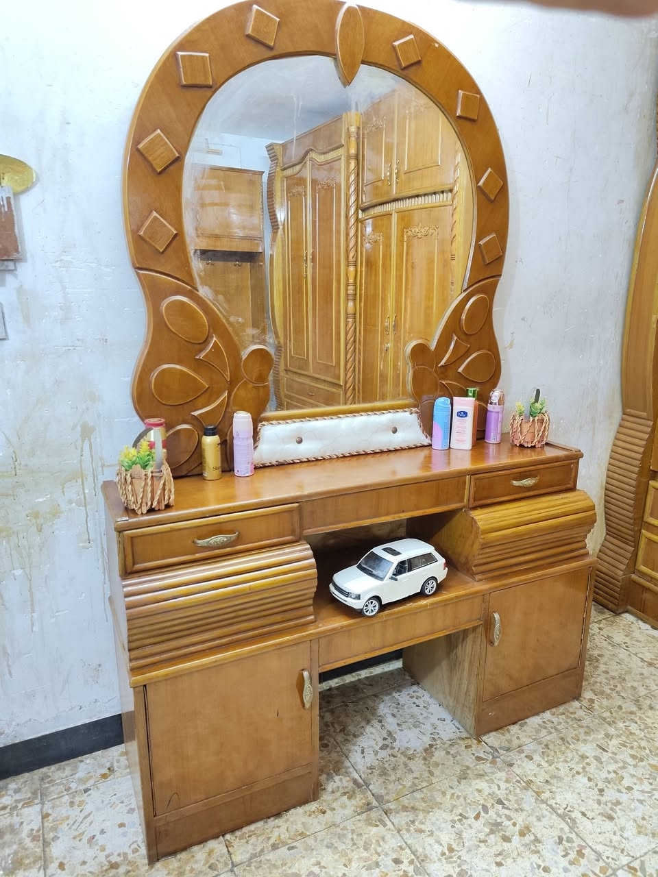 غرفة نوم للبيع تسكام صاج داخل وخارج ضهر جرجوبة مابيها اي ضرر مكاني حلة شارع 80 قرب مدينة ألعاب ارض بابل للاستفسار ***********
