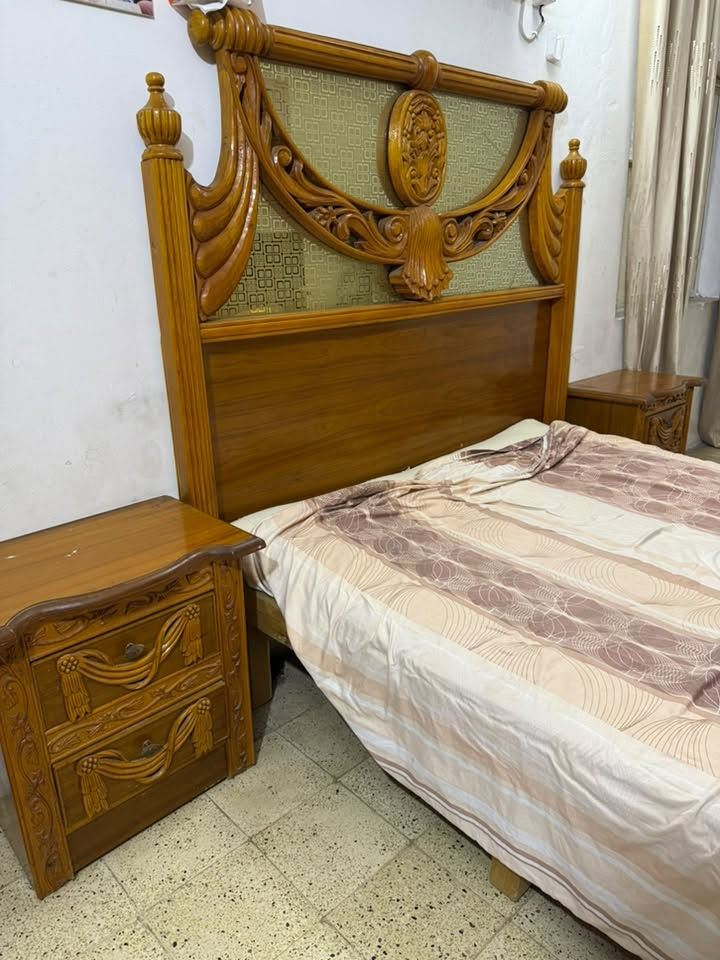 غرفه نوم للبيع شغل عراقي خشب صاج ثقيل السعر  750 إني مسويها بمليونين الله شاهد  مكاني بغداد  *********** نضافه 90 %
