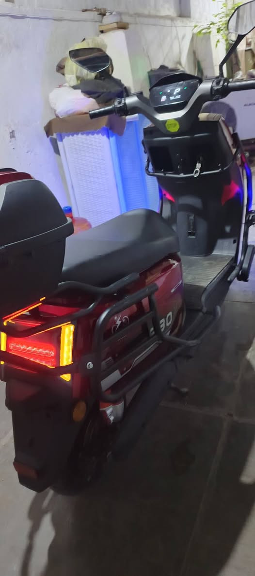 سلام عليكم متاح 
‏متاح دراجه شحن نوع { وحش 680}  معروفه مواصفاته 
‏==========================================
‏مواصفات..... 
‏ملف 2000 حقيقي 
‏لايت عالي ناصي
‏دبل اشاره 
منفذ USP 
‏بريكات هادروليك
‏دبلان غاز طسه ناعمه
‏تمشيك 70/65كيلو بشحنه وحده
70 سرعه 
‏سعره 650 بيه مجال للشري
‏ 4 نمر 
سويجين 2 
بصمه 2 
NFS 2
‏نظام R 
‏نظام P  
ضمان بطاريات تجي تفحصهن 
‏ملاحظة  دراع امامي مثل ما موضح في صوره بس هاذ نقص
‏عنوان بغداد شعب قرب الاسواق المركزيه
‏الاستفسار,***********
