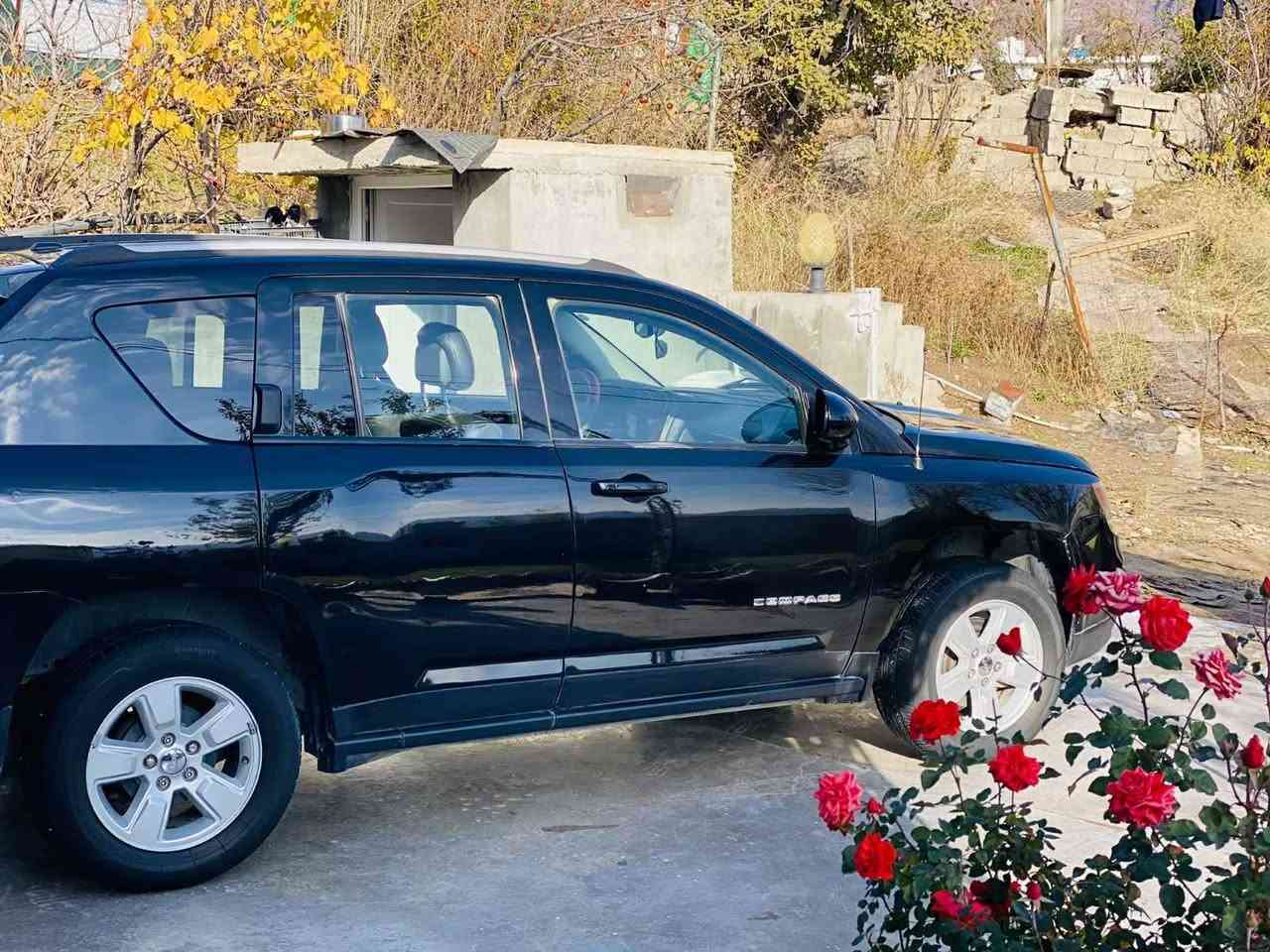 جێپ کۆمپاس ٢٠١٧ فولە بەس سلایت نیە گوشین جلد و هیتەر ئاوینە هیتەر و شغال لایت عەدەسە دەشبول شاشە گێر و مەکینە و کارەبایت بەشەرتە نەکرایتەوە مەکینە ٤ پستنی اقسادی بەنزین زۆر کەم دەخوا دوو پارجەی هەیە بی ئیرباگ سحری ٩٢ 
*********** أربيل, العراق
