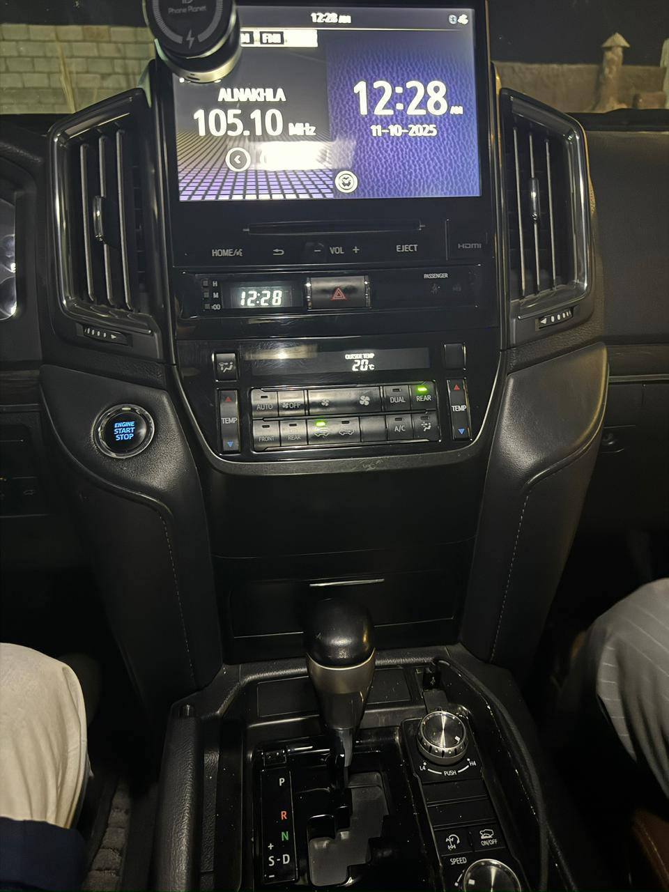 لاندكروز 2020
GXR بحريني
٦ سلندر
ماشية ١٠٠ 
مكفولة من الصبغ والحار
السعر ٦٠ الف دولار وبيع مجال 
الاتصال ع الرقم ***********
