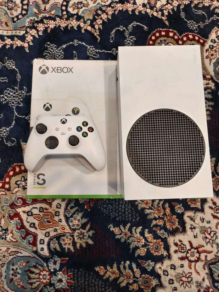 للبيع Xbox Series S الأبيض
جهاز نظيف جداً واستخدامه قليل جداََ يشتغل بكفاءة عالية وما بيه أي أعطال

مواصفاته:

🟢 السعة: 512GB SSD
🟢 الدقة: 1440p ويدعم 4K Upscaling
🟢 معدل الإطارات: يوصل 120FPS
🟢 المعالج: AMD Zen 2
🟢 كرت الشاشة: RDNA 2
🟢 اللون: أبيض
🟢 يدعم Game Pass
🟢يدعم الGTA6

وياه بطارية جوستك اضافية و الكارتونة موجودة ايضا

السعر: 460 الف وقابل للتفاوض
المكان: بغداد البنوك
للتواصل واتساب ***********
