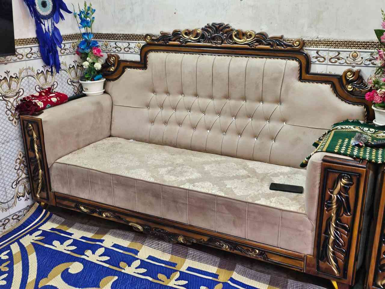 تخم ملكي تركي نضيف حيل مستعجل على بيعته لان ماعندي مكان الله شاهد أخذته قبل 8اشهر السعر 650 وبي مجال 10مقاعد ***********
