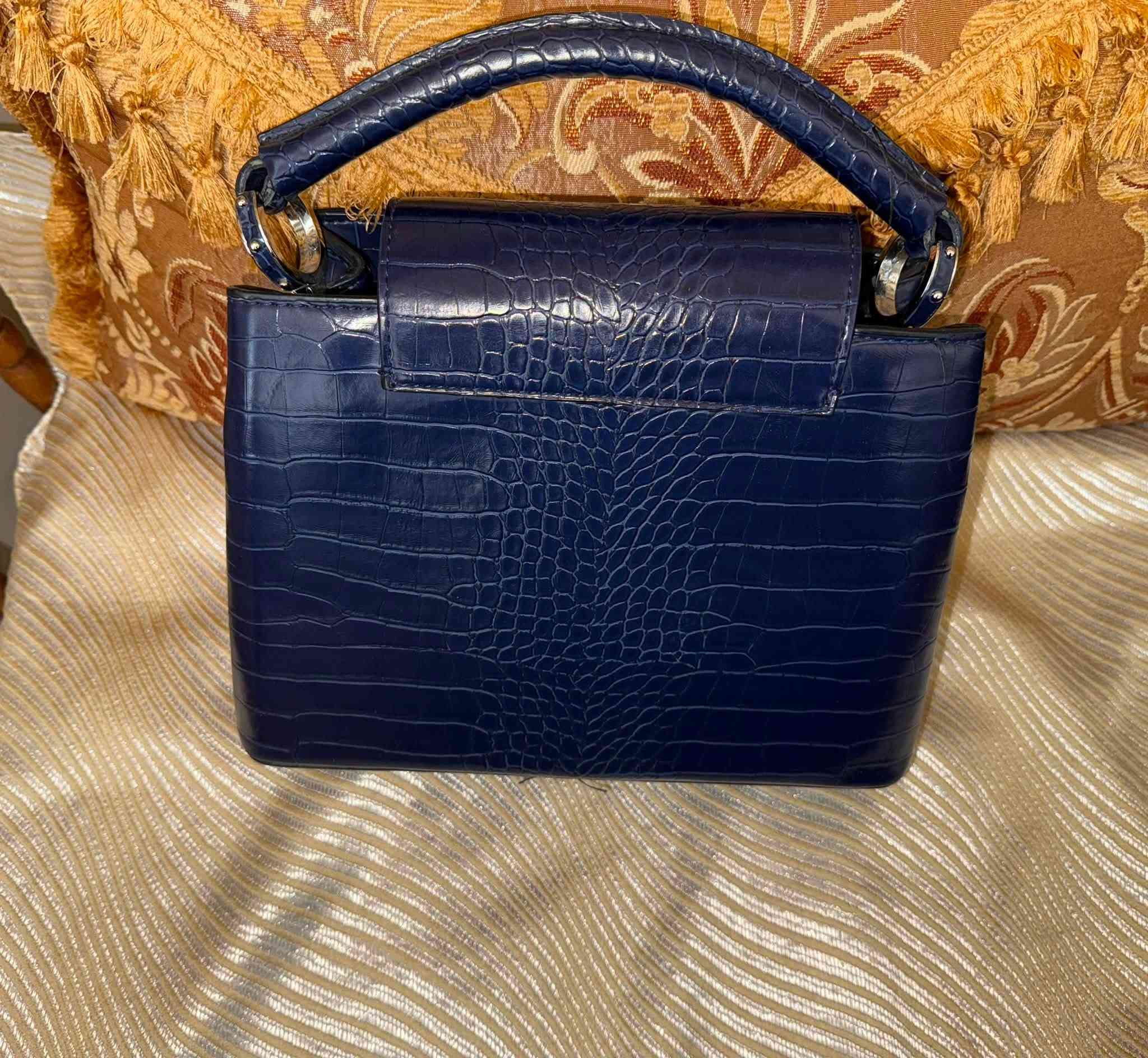 حقيبة Louis Vuitton Capucines Mini


**إذا كنت صاحب هذا الإعلان وتريد حذفه لأي سبب، رجاءا أرسل رسالة إلى الدعم الفني**