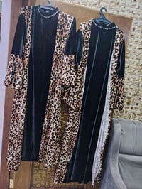 ملابس • ٣٠ قطعة • مكان الشعب