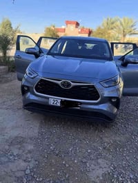 تويوتا هايلندر le موديل 23 ماشية 28 الف كيلو بعدها بالباكيت باسمي رقم ...