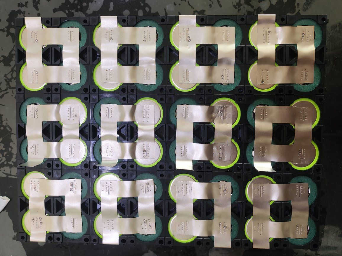 تم بحمد الله عمل بطارية ٧٢ فولت ٣١ امبير وتمت تجربتها على دراجة وحش الكون ٢٠٠٠ واط وكانت المسافة المقطوعة 55 كيلو متر بنسبة ٨٠ ٪من الشحن ( اي من ١٠٠٪الى ٢٠٪)
تم تاخير النشر لغاية تجربة الزبون للبطارية وارسال معلومات التجربة .. تجربة الزبون في اول تعليق


**إذا كنت صاحب هذا الإعلان وتريد حذفه لأي سبب، رجاءا أرسل رسالة إلى الدعم الفني**