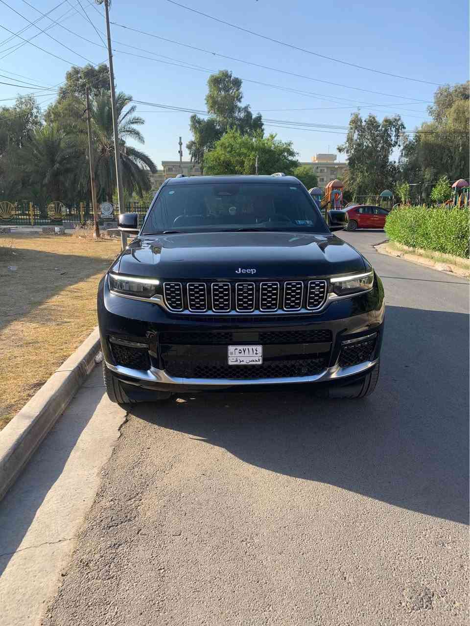 ### جيب سومت ٢٠٢٣###
عداد المسافة: ١٩٥٠٠ مايل
الموديل : جيب كراند شيروكي 
الفئة:سومت
اللون :حبري
سنة الصنع:٢٠٢٣
عدد الركاب :٧
الضرر: باب السائق +باب خلف السائق (تبديل بنفس اللون) بدووووون صبغ 
الايرباك :بردة جهة السائق (تبديل بقطة بلادية مو تجاري ولا مقاومة) 
الموصفات
١- مكينة ٦ سلندر ٣٦٠٠
٢- جكات (تتحكم بمستوى ارتفاع السيارة)
٣- وضعيات قيادة(سبور+نرومال+اوف رود)
٤- هيد اب دسبلي (عرض الكيجات ع جامت السيارة)
٥- ويل ٢٠
٦- المقاعد الامامية(تدفئة تبريد+مساج)
٧- المقاعد الخلفية (مفصولة+تدفئة)
٦- جميع المقاعد كهربائية 
٧- كاميرات٣٦٠ درجة+ كامير خلفية مساعد +كاميرا داخل السيارة لمشاهدة المقاعد الخلفية
٨- حساسات امامية وخلفية.
٩- نايت فيشن(للقيادة الليلية)
١٠- رادار امامي.
١١-نقطة عمياء
١٢-تحديد مسار
١٣-انارة داخلية اللوان
١٤-شعار يومت مضيئ 
١٥- ٣ شاشات
١٦-ابل كار بلي +اندويد اوتو (واير ليس)
١٧-شاحن واي ليس
١٨-ميموري كشن السائق والامامي
١٩- بردات خلفية بلادية
٢٠- لايت امامي زينون
٢١ صندوق كهرباء+حساس قدم يفتح ويسد
جميع ملحقات السيارة موجودة الارضيات الكتلوكات الجك وملحقاته 
السيارة تترقم بغداد وجميع المحافظات عدا كوردستان
اخوكم مهندس همام
*********** بغداد, العراق
