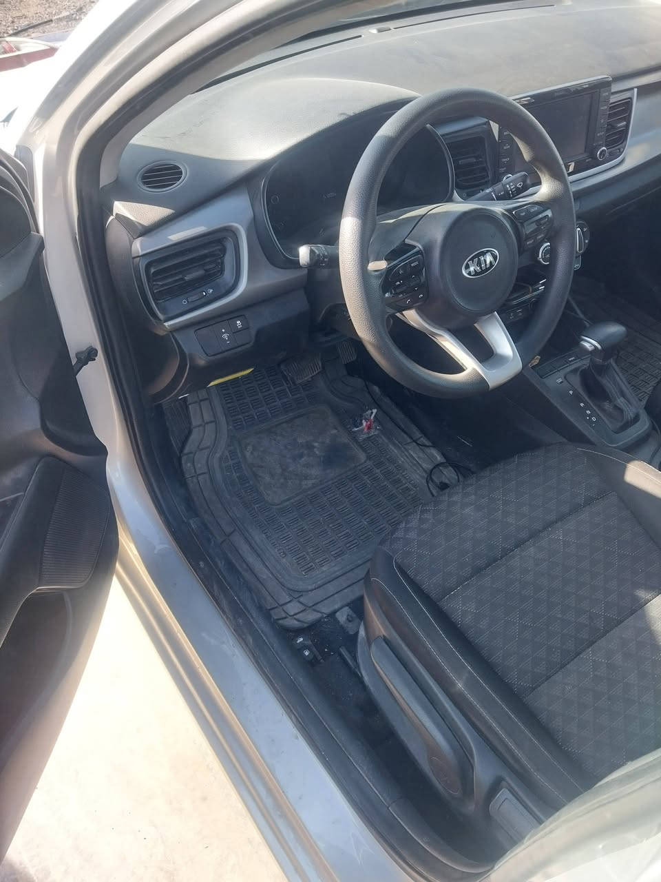 كيا ريو ٢٠ مريكي
سياره بيه ٤ قطع صبغ
سياره مال بيت ماشيه 
٥٠ حقيقي تحويل مباشر 
مكان سياره بغداد حي جهاد 
***********
